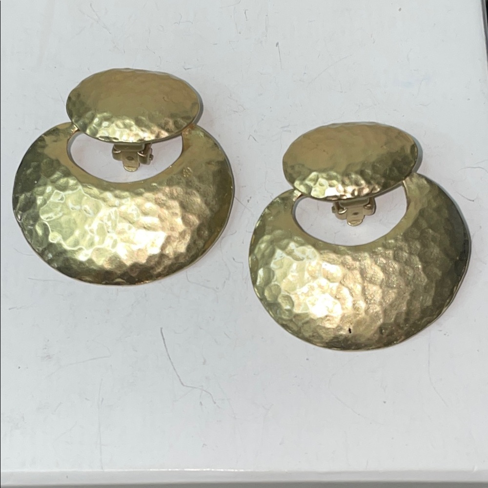 NWOT matte gold tone hammered clip on earrings